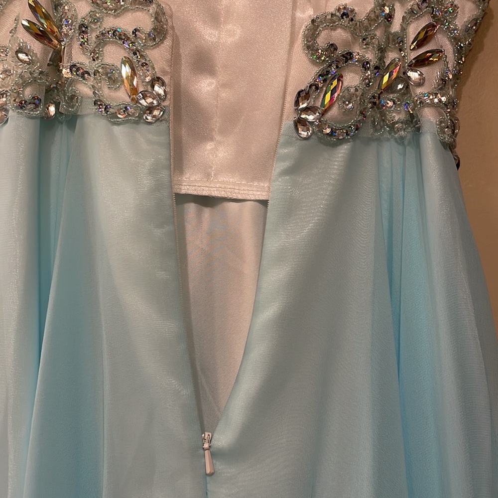 Escape Keyhole Light Blue Dress - Picture 12 of 12